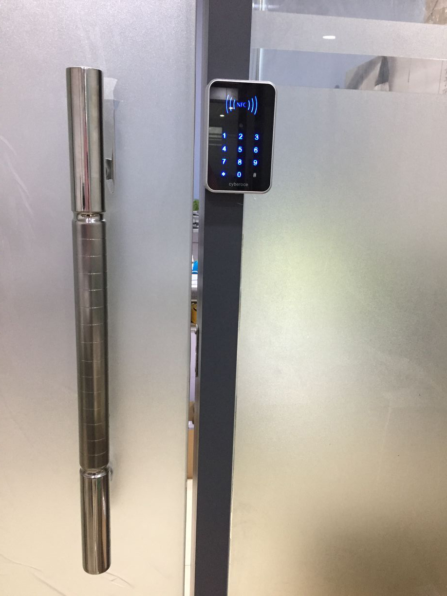 塞伯羅斯二維碼門禁玻璃門應用