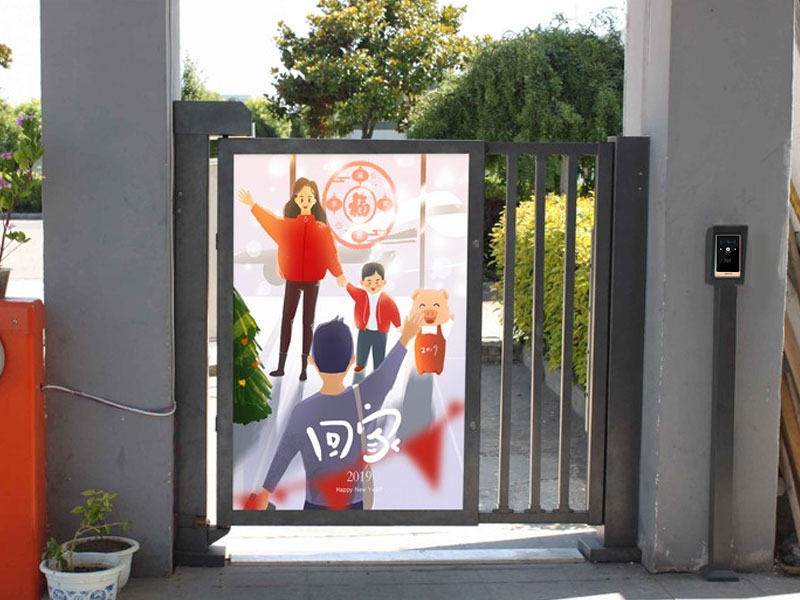 二維碼門禁在廣告門上的應用